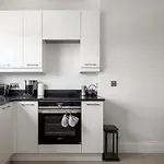 Bright Designer Flat In Chelsea