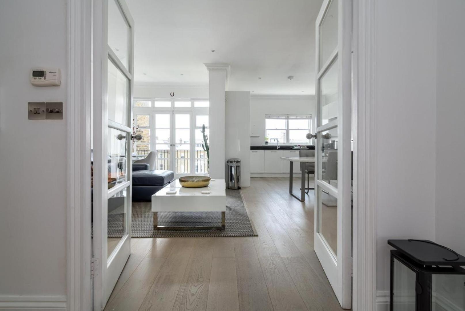 Bright Designer Flat In Chelsea Apartment *